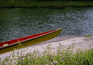 Kein seltenes Bild am Decksteiner Weiher, dessen Fahrgewässer ideal für Sportruderer ist. (Foto: Florian Baukmann, Köln)